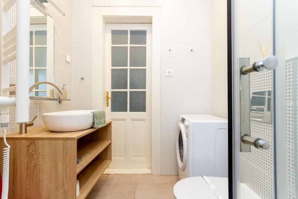 Historic Charm On Dohany Street By Newave Apartment Budapest